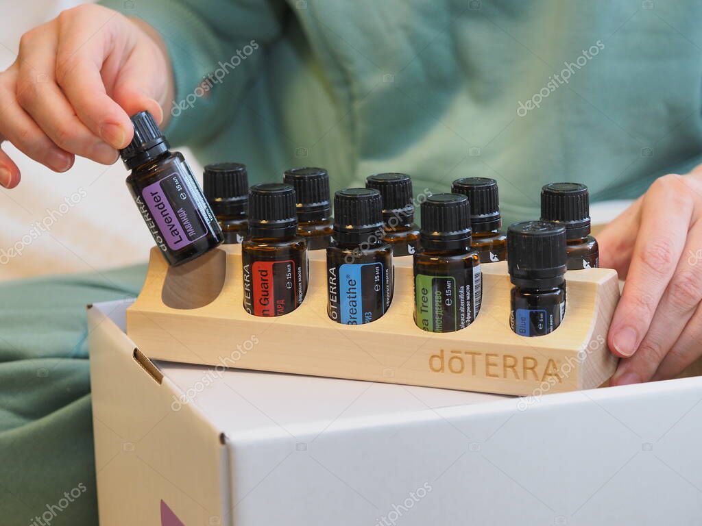 doTerra Fläschchen auf Holztisch